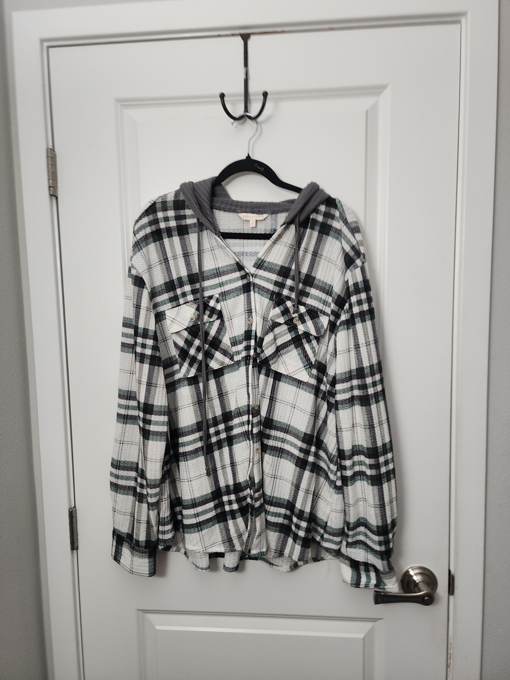 5/$30 Eden & Olivia White and Black Plaid Hooded Button-Up Top